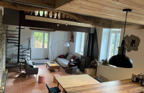 Vernosc-les-Annonay House | Gite de Charme Tout Confort en Pleine Nature au Bord de la Rivière Pour 10 Pers