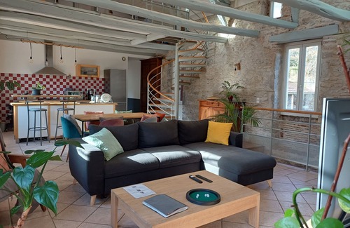 Douelle House | Gite de Charme Rénové Dans le Lot