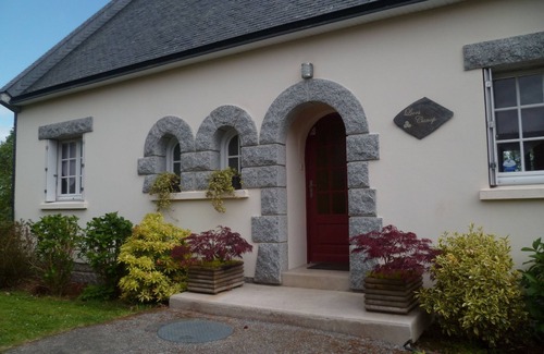 Loqueffret Cottage | GITE DE LIORS CANAP enclosed garden, calm and comfort in the countryside, internet wifi.