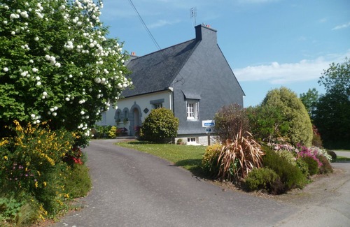 Loqueffret Cottage | GITE DE LIORS CANAP enclosed garden, calm and comfort in the countryside, internet wifi.