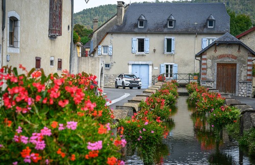 Arudy Apartment | Gîte du canal du moulin, in the heart of the village of Arudy in the Ossau Valley