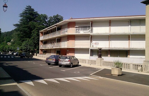 Vals-les-Bains Apartment | GITE DU PARC CLIMATISÉ au pied du parc du casino et des thermes à VALS LES BAINS