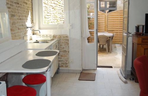 Le Chateau-d'Oleron House | Gite du vieux bourg" Mimosa" Le Chateau