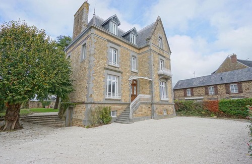 Ducey Cottage | Gite Ducey-les-Chéris, 7 bedrooms, 15 persons