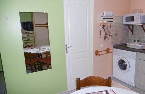 Assay Cottage | Gite fleuri Les Géraniums 3 * with swimming pool in the heart of the Loire castles