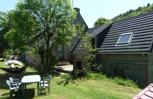 Saint-Sauves-d'Auvergne Cottage | Gîte for 3 to 5 people in the heart of the Auvergne volcanoes
