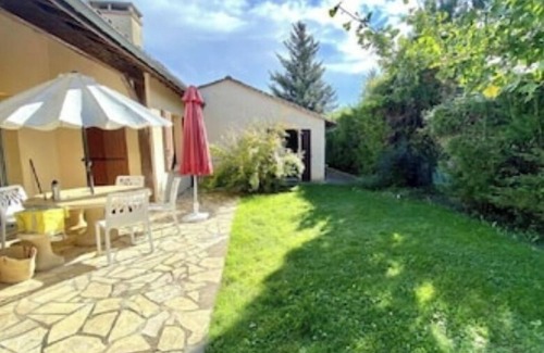 Cherveix-Cubas Villa | Gîte for 15 people with indoor swimming pool and Jacuzzi
