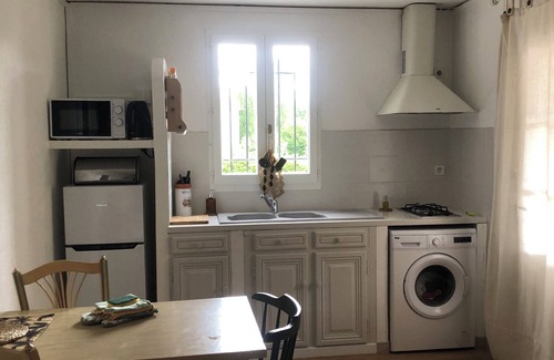 Cabries Apartment | Gite for 3, ideally located, 10 mn from Aix en Provence and 20 mn from Marseille