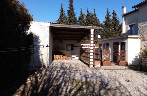 Sablet Apartment | Gîte for 4 adults and 1 child (-3 years) at the entrance to Sablet