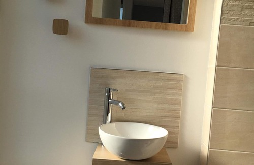 Mauleon House | Gite for 6 to 8 people, all renovated with Jacuzzi, 20 minutes from puy du fou