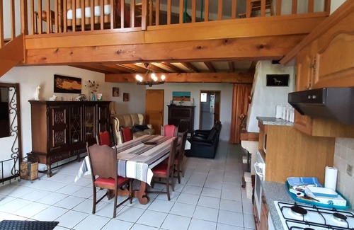 Puydarrieux House | Gite Grand Jardin Large cottage nature lake