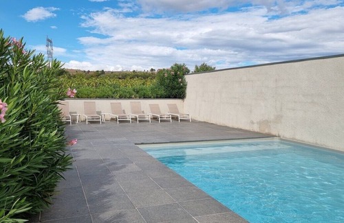 Rieux-Minervois Cottage | Gite Grenache, communal heatable and fenced pool, surrounded by vineyards