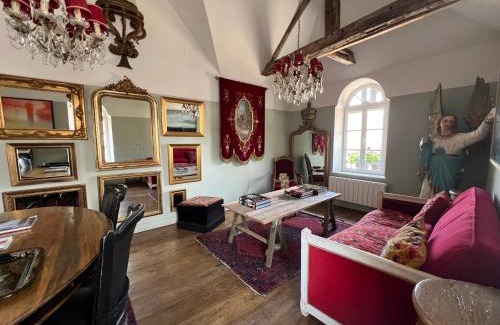 Lyons-la-Foret Apartment | Gite Hotel de maître centre village la Chapelle