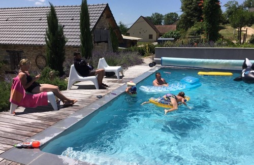 Coteaux Perigourdins Cottage | Gîte in stone house with swimming pool between sarlat and brive