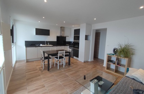 Le Ru Apartment | Gîte Île Grande T2, sea view 200m from the beach