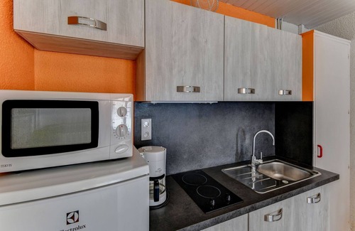Saint-Savinien House | Gîte in a holiday park with pool