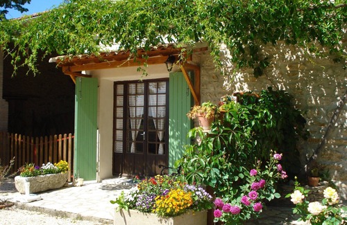 Ribaute-les-Tavernes Apartment | Gite in an old silk house