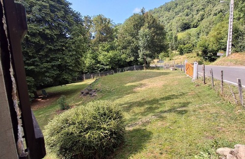 Artalens-Souin House | Gîte in Foraine Barn – Stream with Mountain View, Private Terrace and Wi-Fi