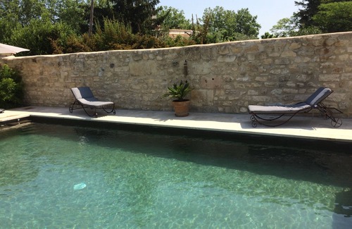 Tarascon Cottage | Gite in Provence for a couple, fully equipped, with swimming pool and large garden.