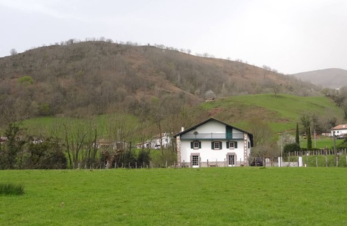 Bidarray House | Gite in the Basque Country: spacious vacation home close to mountains and beaches