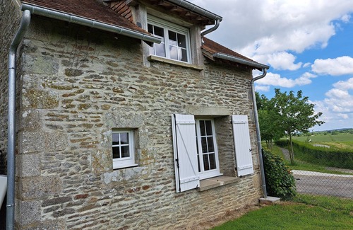 Pace House | Gite in the countryside, 3 minutes from town.