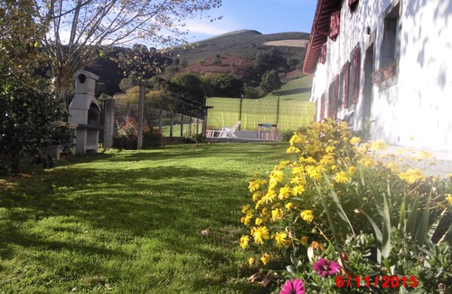Helette Apartment | Gîte in the heart of the Basque Country on a working farm