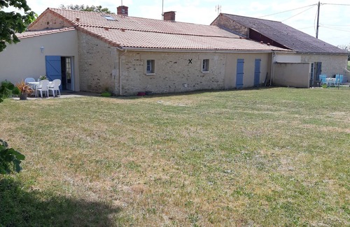Antoigne House | GITE IN THE PAYS DE LOIRE COUNTRYSIDE, CLOSE TO MANY PRESTIGIOUS SITES