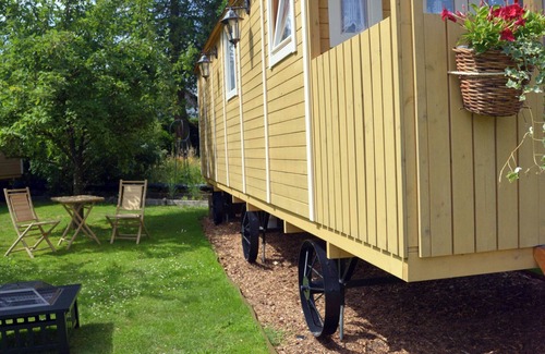 Chimay Cabin | Gîte insolite 'La Bengali'. A trailer in the heart of nature.