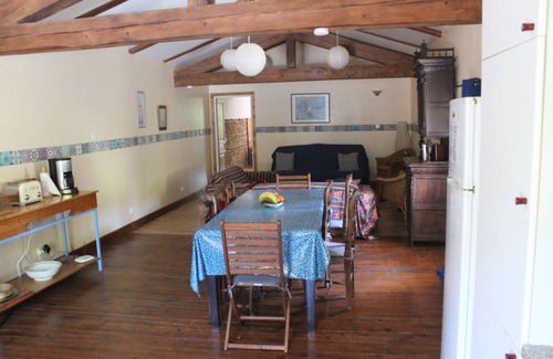 Saverdun Apartment | Gîte Jardin - spacious gîte in the heart of nature with heated swimming pool