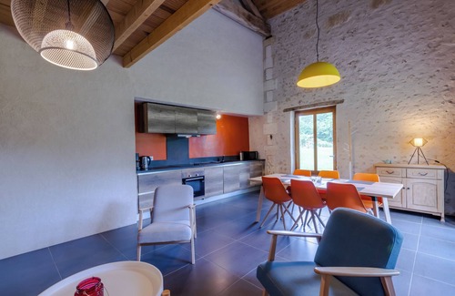 Chassaignes House | 'Gîte L'Étable' with shared pool, private terrace and Wi-Fi
