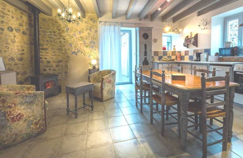 Champeix House | Gîte * La CHAMPILLAUMIERE: the cocoon spirit