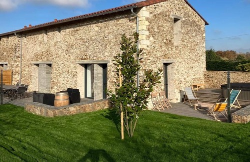 La Haie-Fouassiere House | Gite La Haie-Fouassière, 5 bedrooms, 11 persons