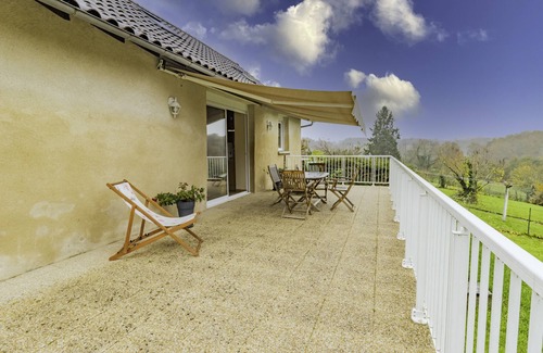 Saint-Jory-de-Chalais House | Gîte 'Le Bûcher' – Authentic Charm with Terrace, Balcony and Shared Garden in the Heart of Nature