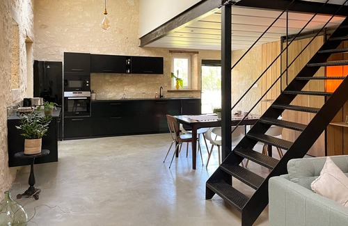 Grezillac House | Gite Le Chai, design loft and private pool in the heart of the vineyards