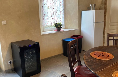 Vindefontaine House | Gite Le Cygne. Recently converted dependance in quiet village