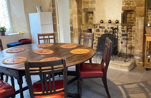 Vindefontaine House | Gite Le Cygne. Recently converted dependance in quiet village