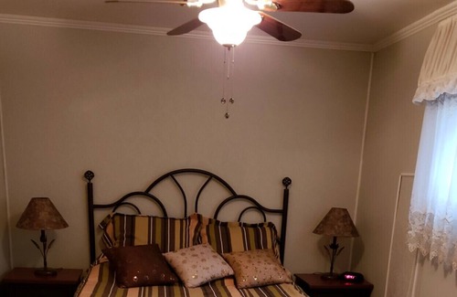 Mauricie Bed & Breakfast | Gîte le Grandelinois - L'Angeline - Queen bed suite with sofa bed