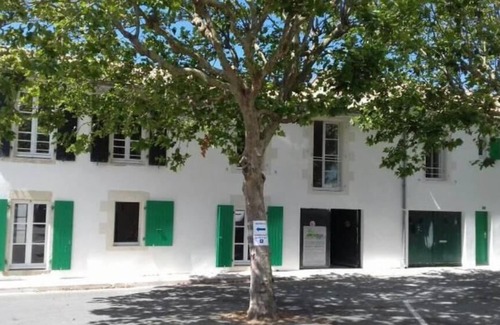 La Flotte Apartment | Gite LE Phare Vue Mer à 5 Min du Port de La Flotte et de son Marché Médiéval