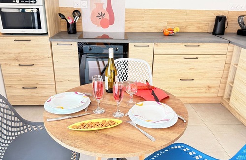 Pouzolles Villa | Gite "Le Puech Fario" Comfortable new villa in the countryside ideal for couples