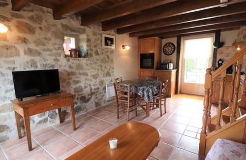 Le Rouget Cottage | Gite Le Rouget-Pers, 1 bedroom, 2 persons