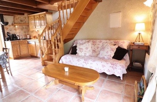 Le Rouget Cottage | Gite Le Rouget-Pers, 1 bedroom, 2 persons