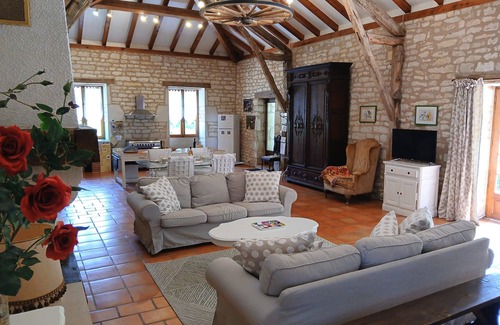 Cezac House | Gite Le Sabatou - Grange de Cezac. Converted Barn Private Pool 15ha nature park.