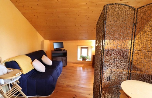 Lorcieres Cottage | Gite Lorcières, 2 bedrooms, 4 persons