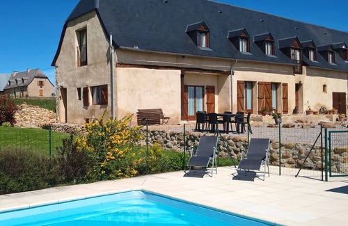 Cieutat House | Gite Montaigu with large pool and stunning mountain views. Sleeps up to 4