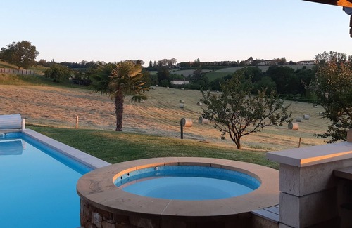Chasselay Cottage | Gîte near LYON with outdoor swimming pool and indoor Jacuzzi, Sauna