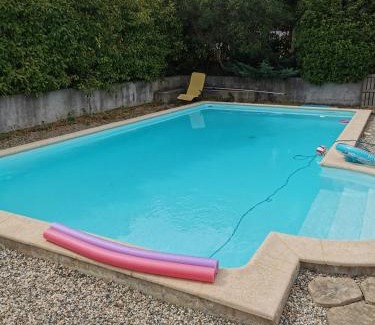 Crespian House | Gite neuf avec accès sauna, bain a remous