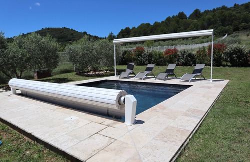 Manosque Cottage | Gite Oléa, surrounded by olive trees with private heated pool