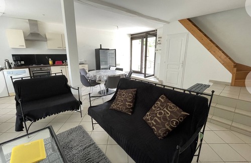 Sainte Gemme House | Gite Poirier, 6 Personnes, au Calme, Économique