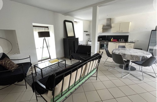 Sainte Gemme House | Gite Poirier, 6 Personnes, au Calme, Économique