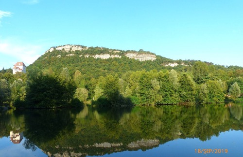 Bregnier-Cordon Ski Chalet | Gîte Prestige - Fishing cottage on the edge of a pond